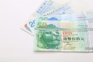 海外キャッシングと香港での両替はどちらがお得？